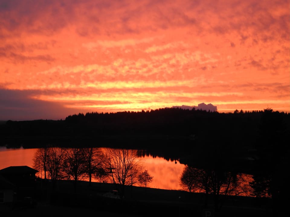 Sonnenuntergang überm See Seehotel Losheim