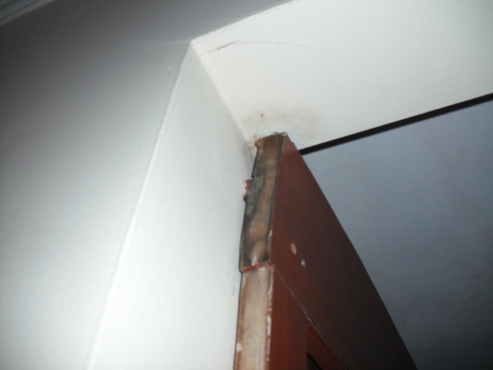 Schimmel an der Türe gut für die Gesundheit? Saphir Hotel & Villas