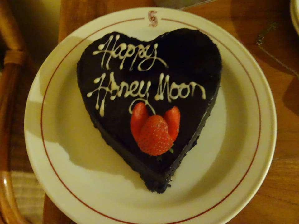 Honeymoon cake Puri Santrian