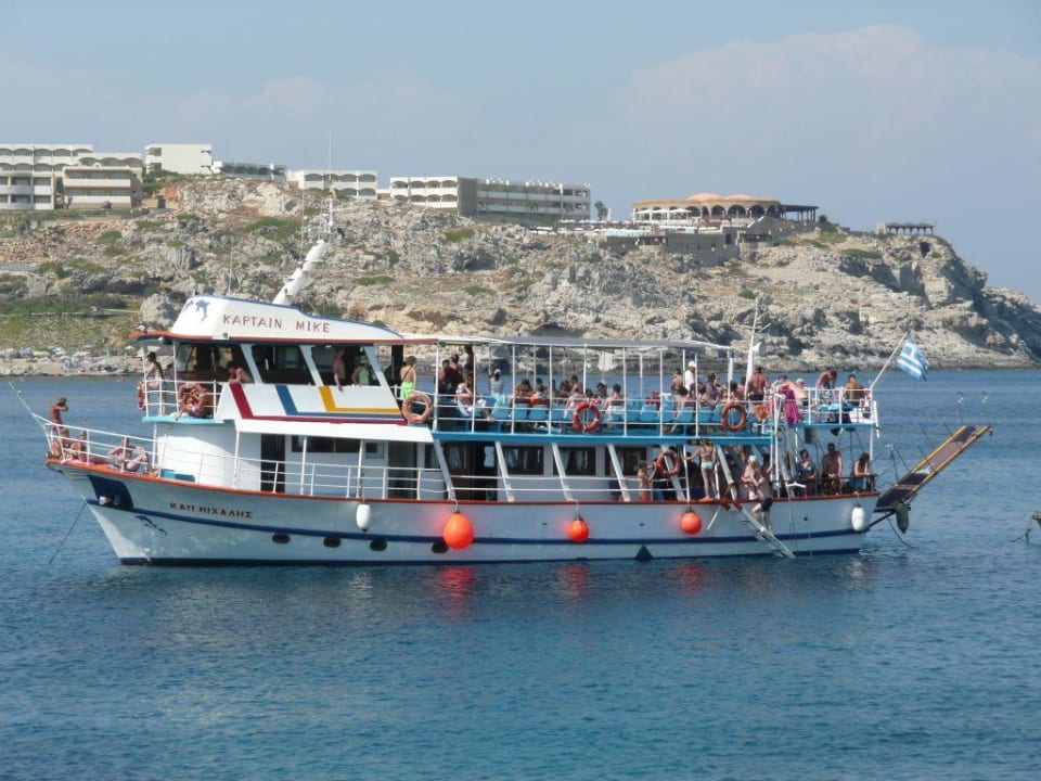 Blick auf das Hotel vom Meer aus Hotel Kalithea Horizon Royal