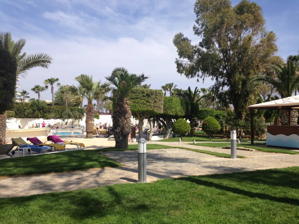 Gepflegte Anlage Elias Beach Hotel