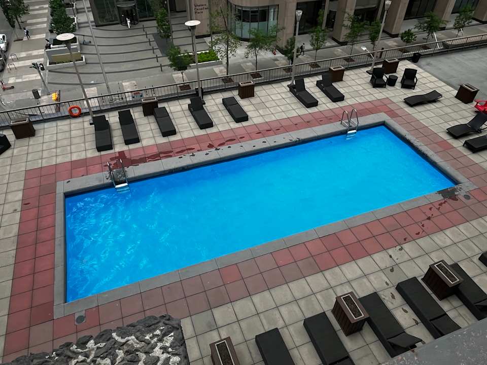 Pool RAMADA Plaza Calgary Downtown Hotel