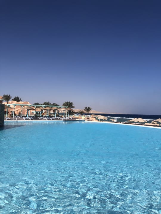 Pool Radisson Blu Resort, El Quseir