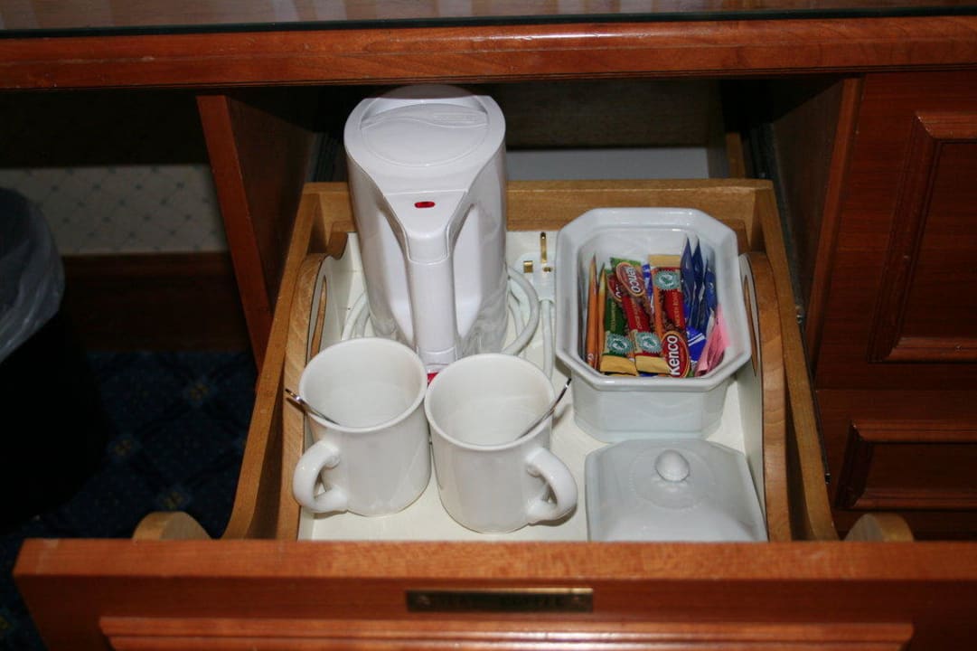 Wasserkocher mit Tee/Kaffee Hotel Thistle Kensington Gardens