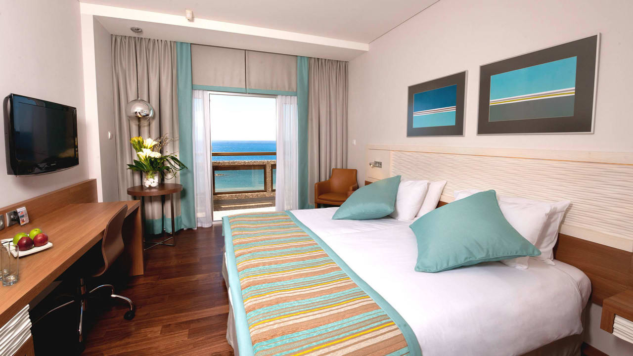 Deluxe Sew View Room With Balcony  Crowne Plaza Hotel Limassol