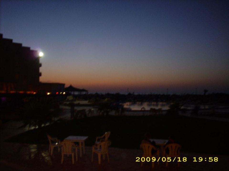 Zachód słońca Skanes Serail Aquapark