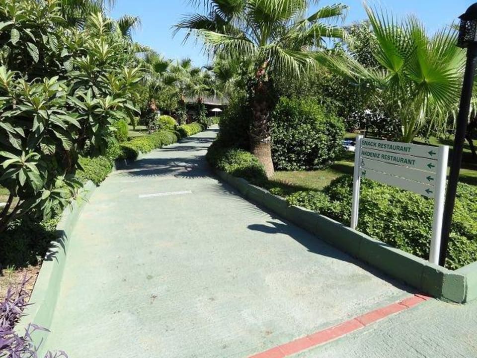 Weg zum Snack-Restaurant Trendy Aspendos Beach Hotel