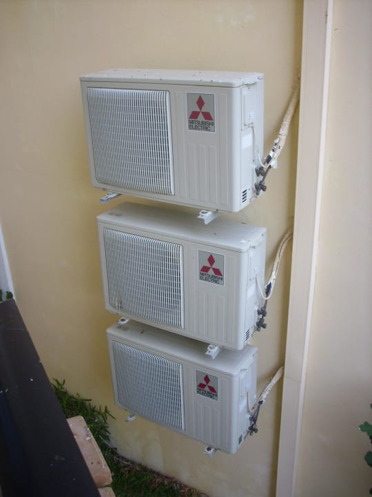 Laute Klimaanlagen vor Balkon Harmony