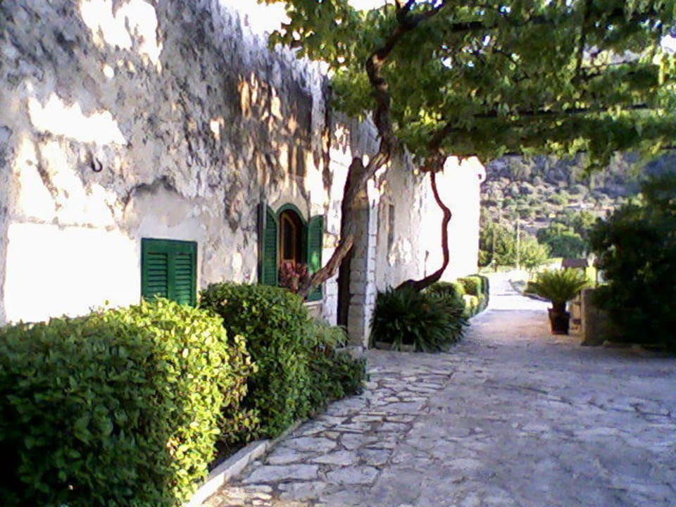 Paltz vor dem Landgut Hotel Monnaber Vell