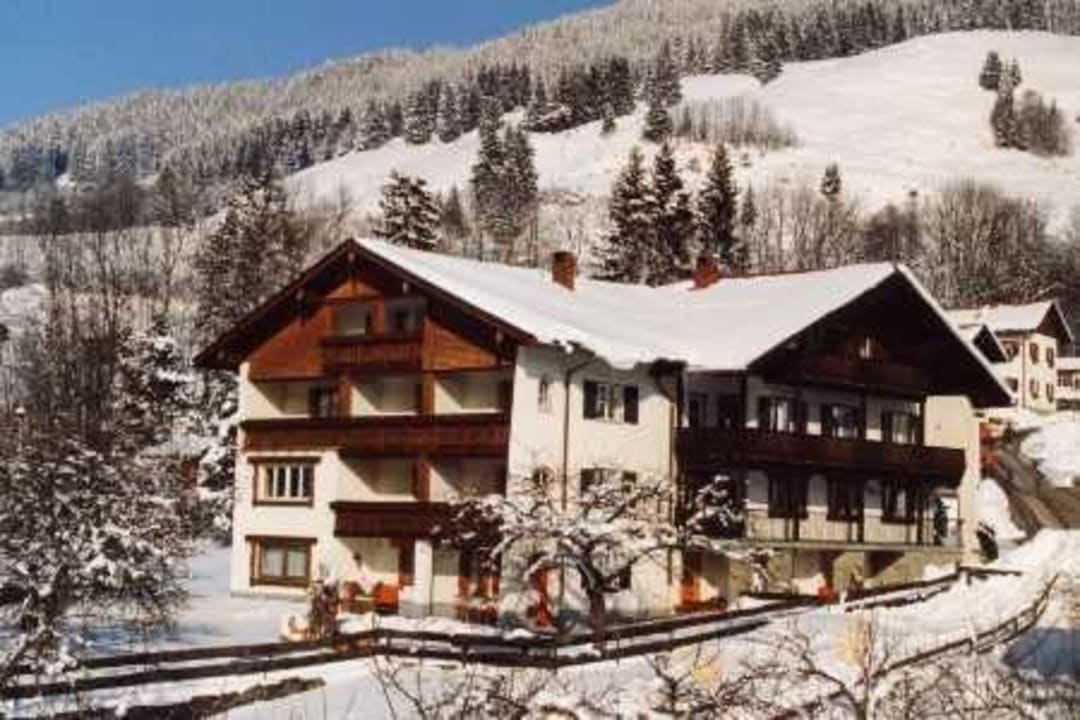 Winter-Außenansicht Gästehaus Wineberger