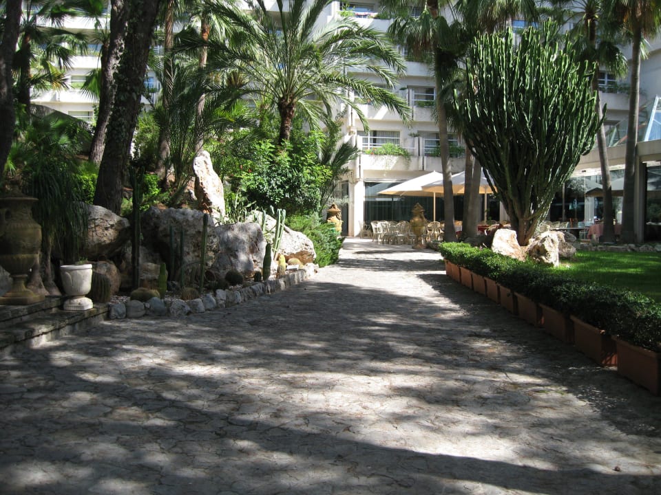 Seiteneingang zum Hof allsun Hotel Bella Paguera