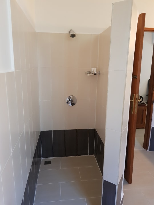 Zimmer Kisiwa on the Beach