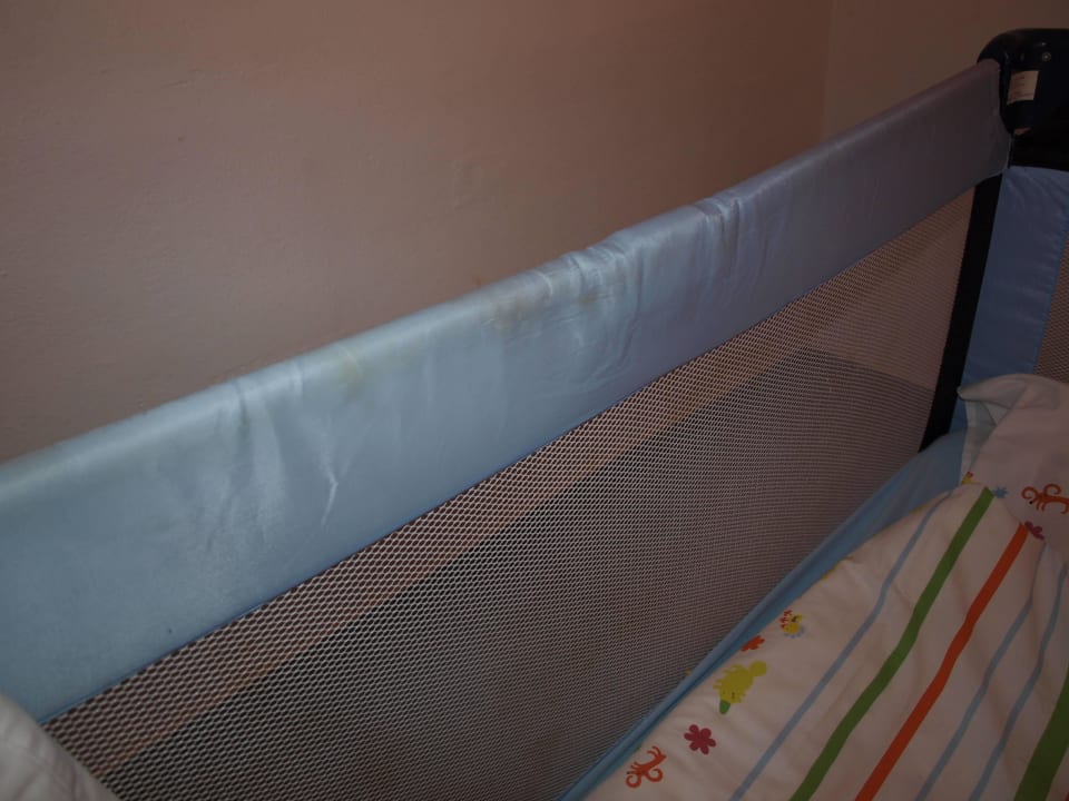 Špína na postýlce Hotel Zadov