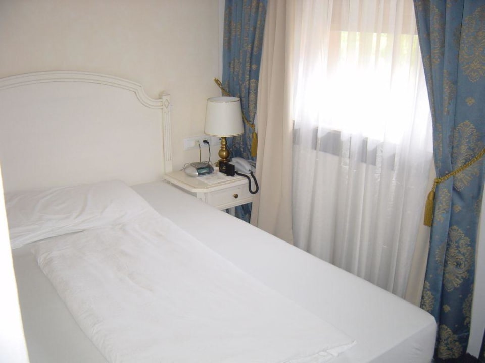 Einzelzimmer / grosses Bett STROBLHOF Active Family SPA Resort