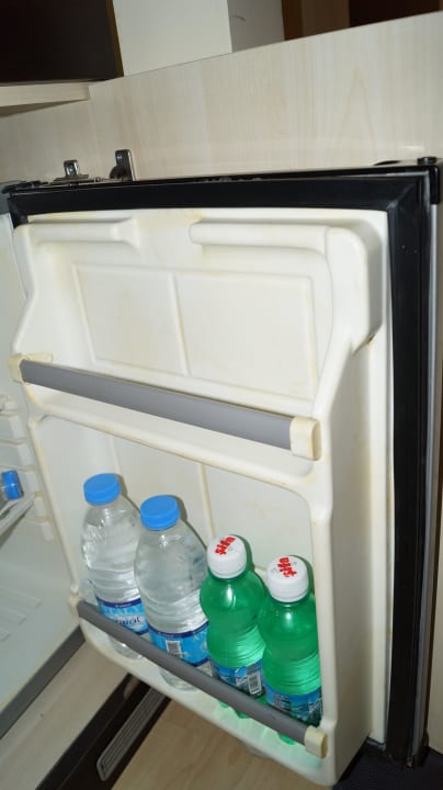 Der Kühlschrank sieht echt eklig und gelb aus Hotel Orfeus Park
