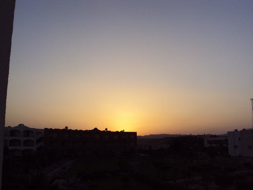 Tramonto Brayka Bay Resort