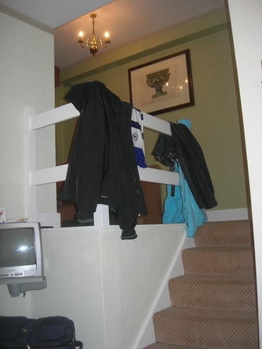 Aufgang zum oberen Zimmerteil Suite I Phoenix Hotel