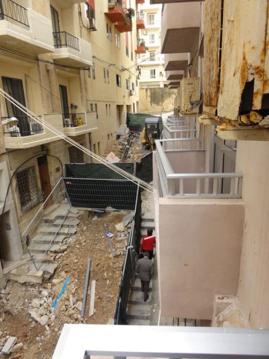 Baustelle, Sicht von unserem Balkon St. Julian's Bay Hotel