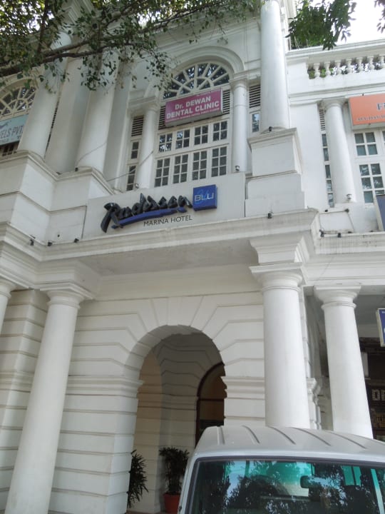 Вход в отель Radisson Blu Marina Hotel Connaught Place