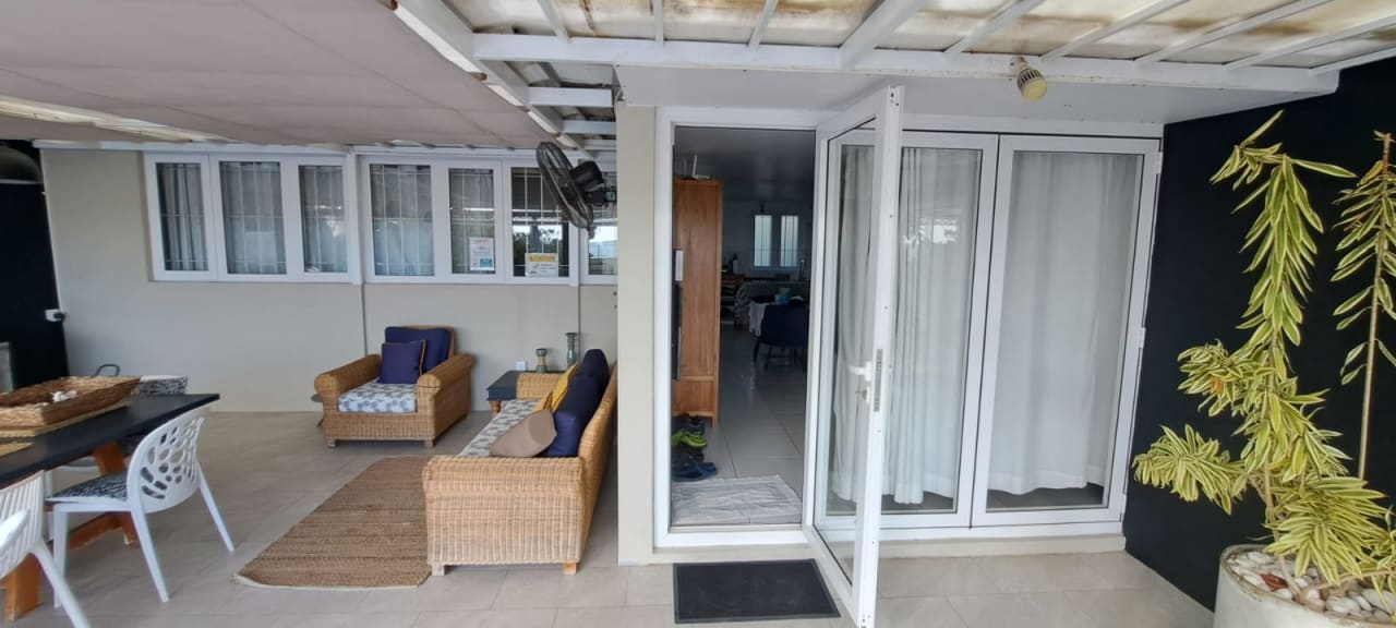 Außenansicht Wonderful beach bungalow in the south.