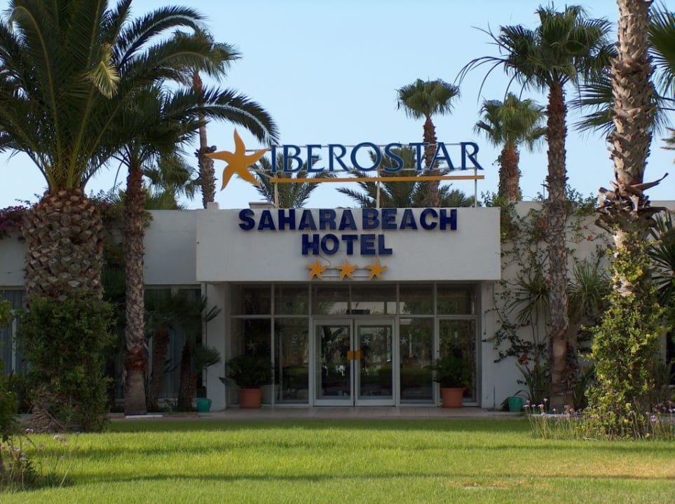 Haupteingang des Hotels Sahara Beach Aquapark & Resort