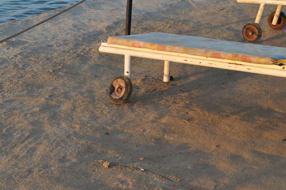 Kaputte Liege (eine von vielen) Riviera Aqua Park Resort