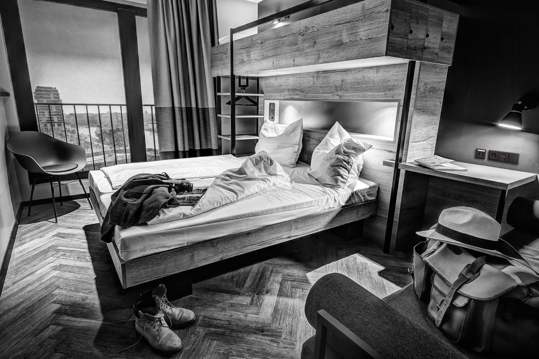 Zimmer Schulz Hotel Berlin Wall at the East Side Gallery