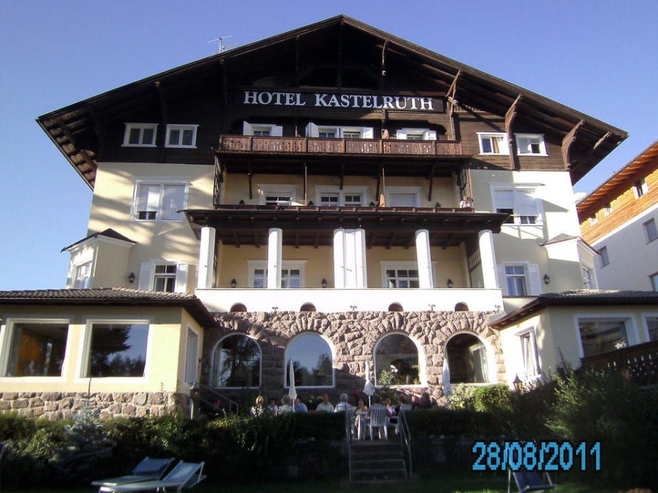 Südfront des Hotels Kastelruth Hotel Villa Kastelruth