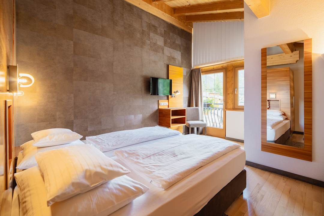 Zimmer Schindler Bed & Food Experience