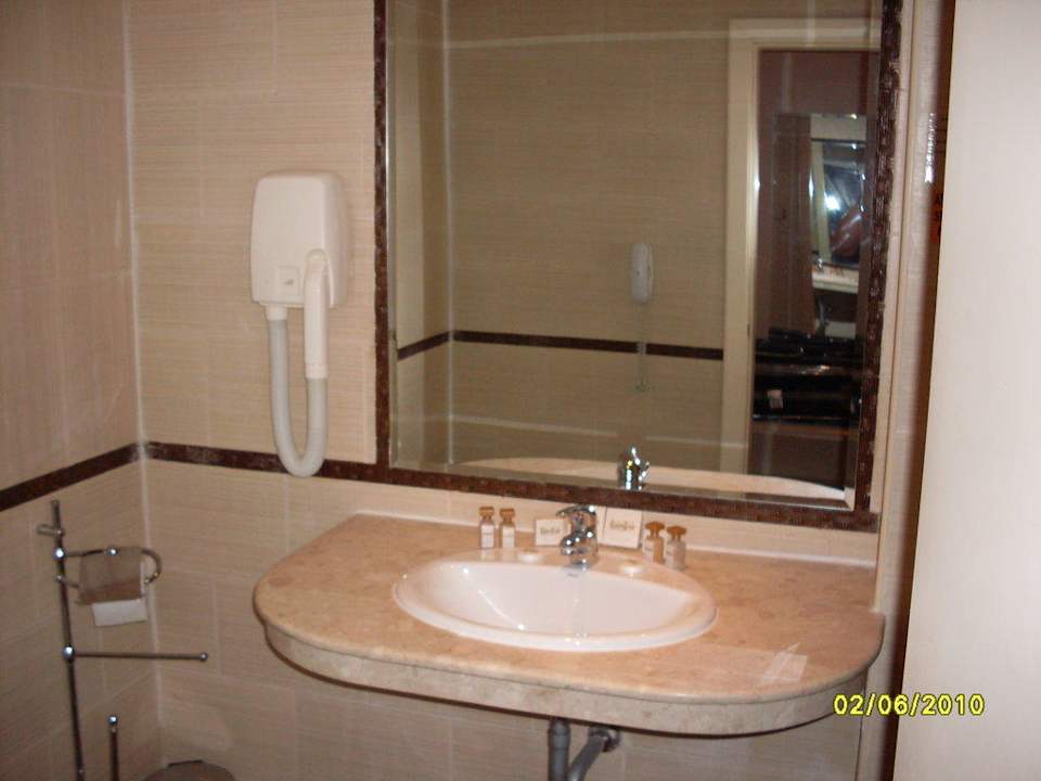 Große Waschbeckenkonsole Imperial Palace Hotel