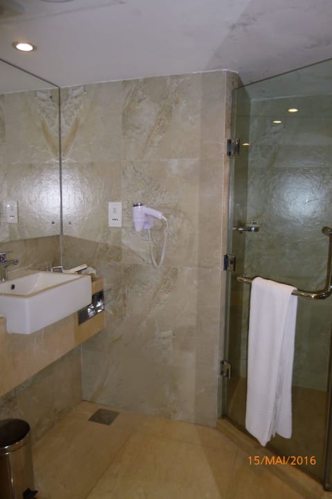 Zimmer 605 Bad Ramada by Wyndham Colombo