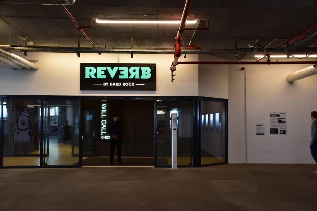 Außenansicht REVERB by Hard Rock Hamburg