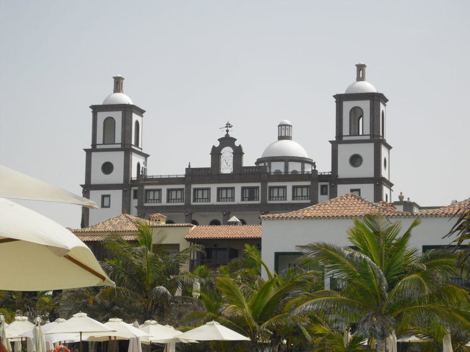 Rezeption vom Marktplatz aus Lopesan Villa del Conde Resort & Thalasso