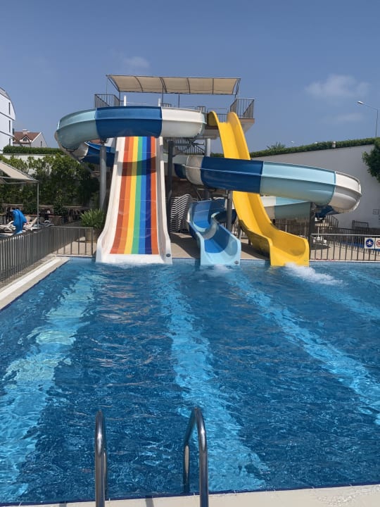 Pool Mary Hotel Side