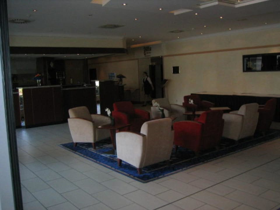 Sitzecke im Eingang Leonardo Hotel Wolfsburg City Center