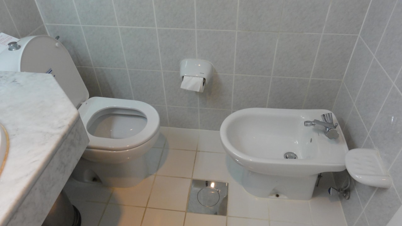 Duschwanne,WC,Bidet uvm. Beach Hotel Sharjah