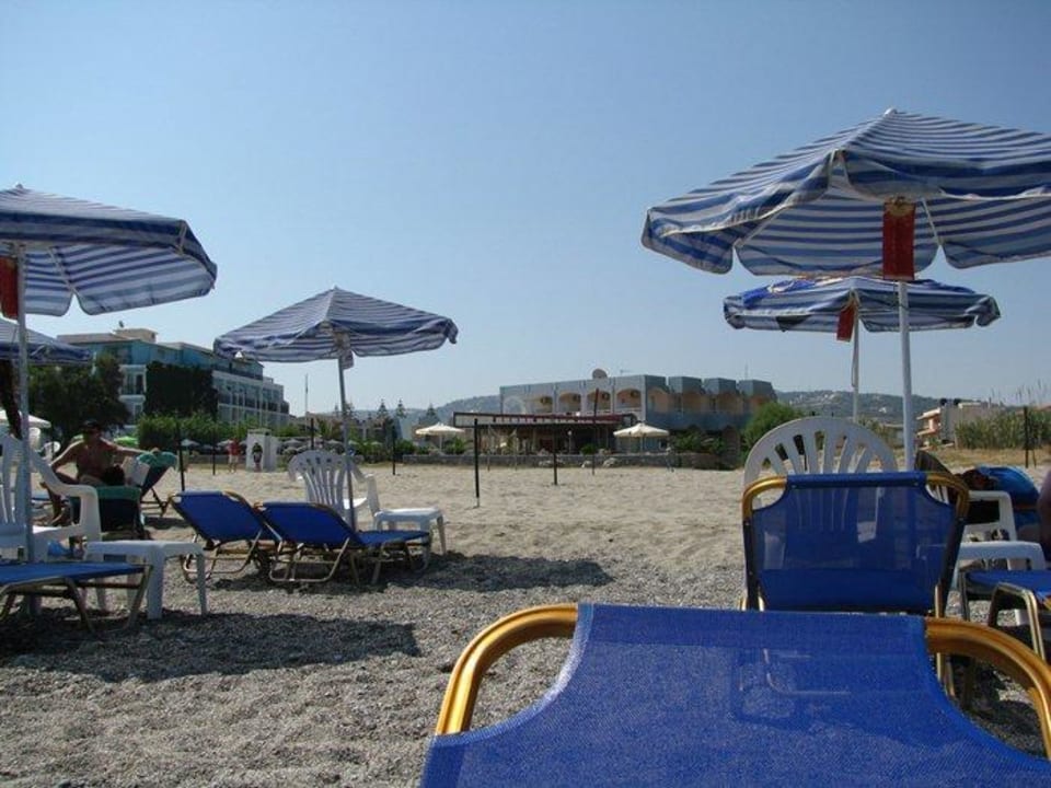 Widok z plaży na hotel Hotel Kathrin Beach