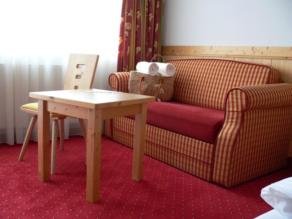 Sitzecke des Komortzimmers Alpina Resort Nature & Wellness