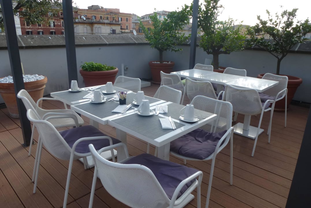 Frühstück Dachterrasse Mercure Roma Centro Colosseo