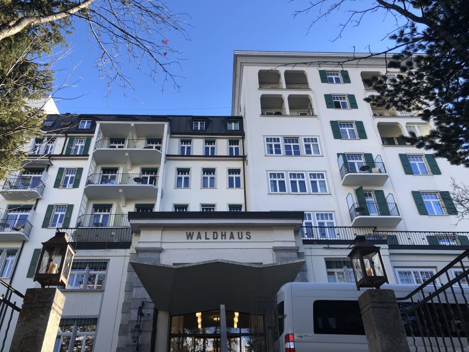 Außenansicht Waldhaus Sils