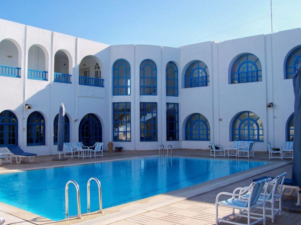 Pool und Hotelansicht Hotel Dar Salem