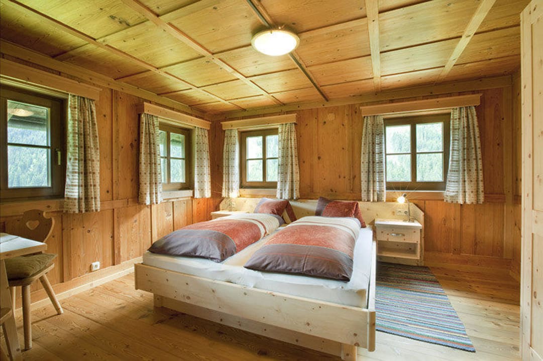 Schlafzimmer Plonerhof Defereggental Biobauernhof Plonerhof