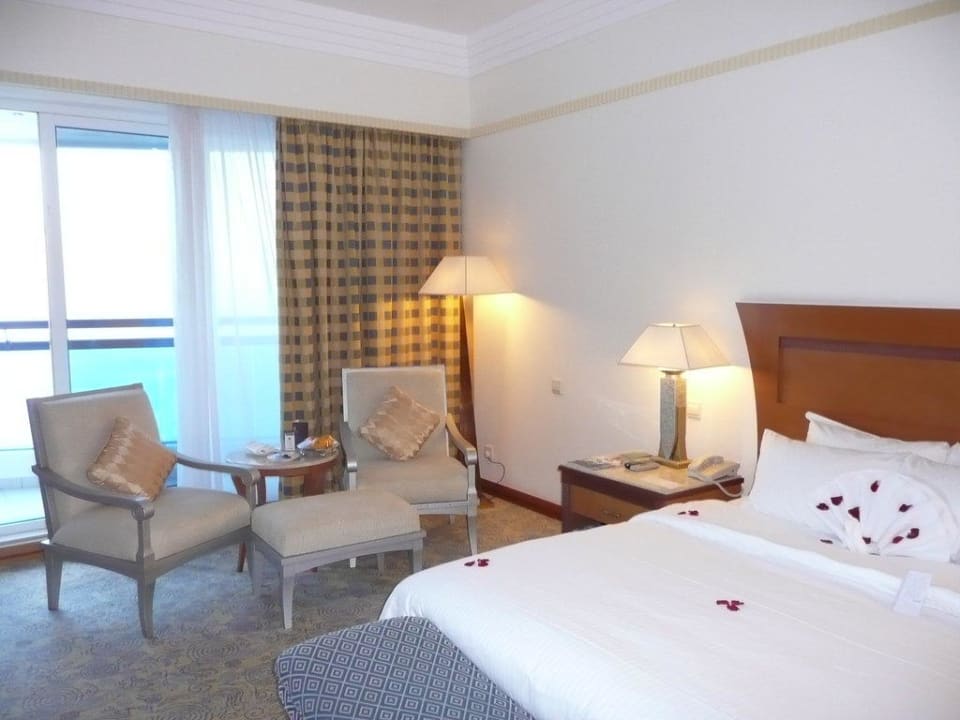 Wohnbereich Hotel Le Meridien Al Aqah Beach Resort