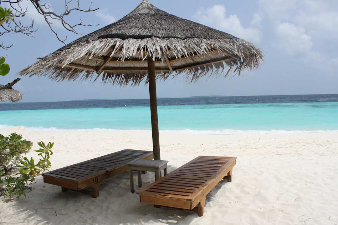 Unsere Liegen... NH Collection Maldives Reethi Resort