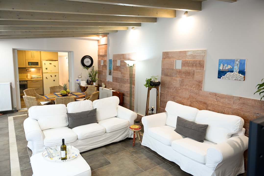 Zimmer Patras Luxury Seaside House