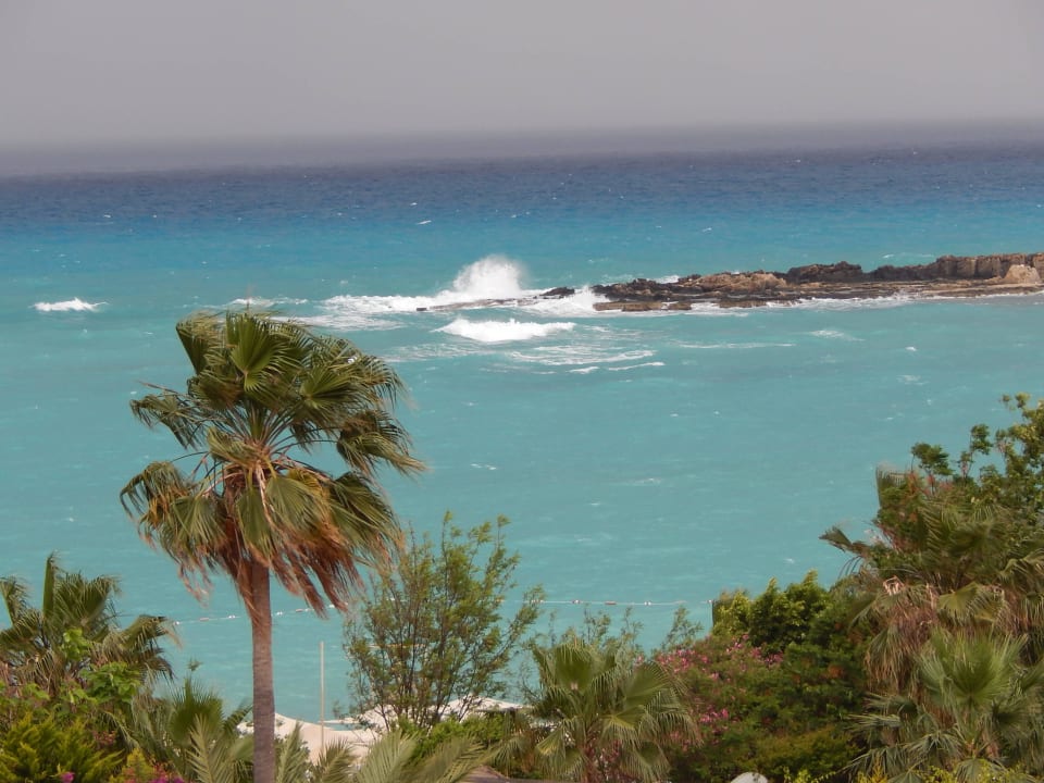 Stürmisches Meer im April/Mai Saphir Resort & Spa