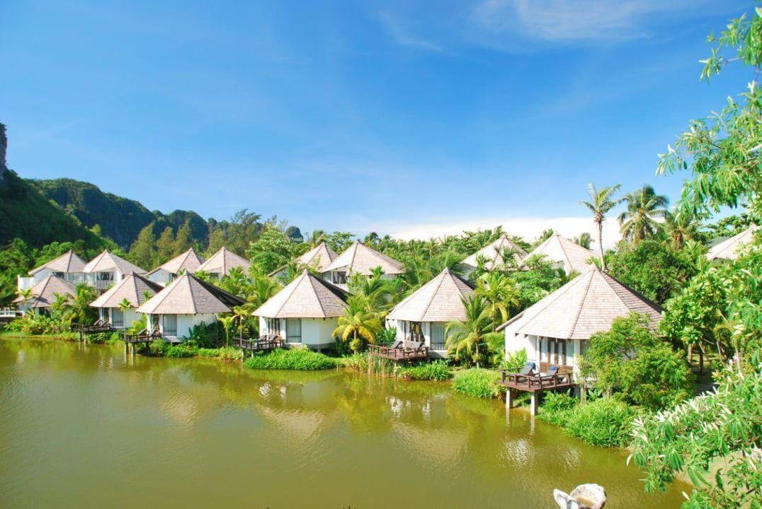 Blick von der Frühstücksterrasse auf die Anlage Peace Laguna Resort and Spa