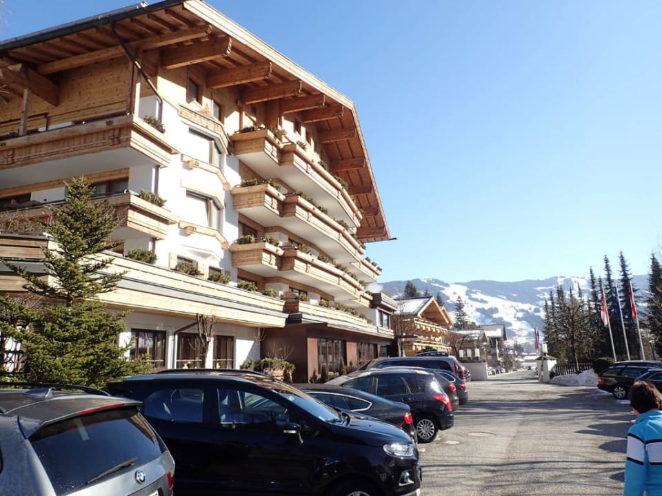 Ansicht vom Parkplatz Familien- & Gartenhotel Theresia