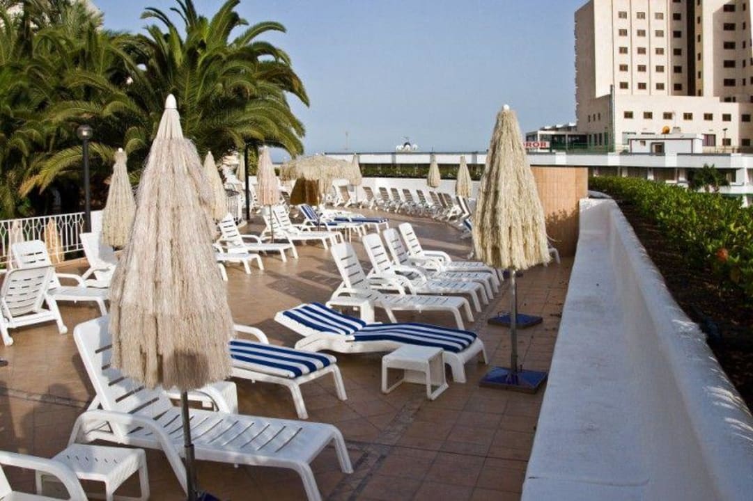 Pool-Liegebereich Seaside Hotel Sandy Beach
