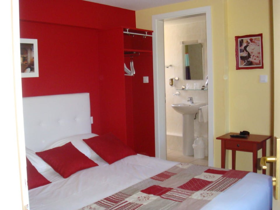 Schlafraum mit Blick auf´s Bad Hotel Le Gouverneur